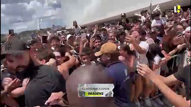 Yuri Alberto nos braços da torcida do Corinthians