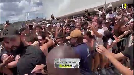 Yuri Alberto nos braços da torcida do Corinthians