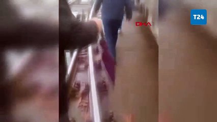 Topkapı'da tramvay raydan çıktı; yolcular tahliye edildi