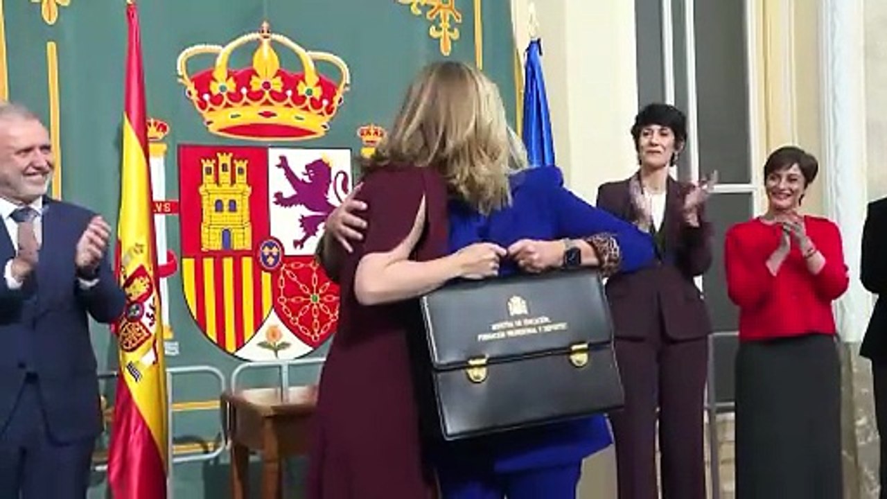 Milagros Tolón recoge la cartera de Educación y reconoce el trabajo de Alegría