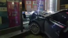 음주운전 차량, 사고 내고 상가로 돌진...1명 경상 / YTN