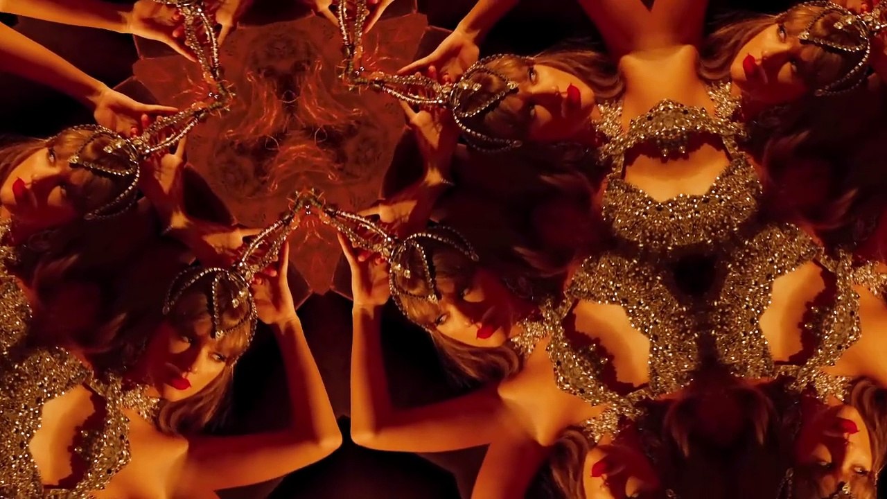 Taylor Swift - The Life of a Showgirl (feat. Sabrina Carpenter) (Visualizer)