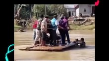 Dramatic moments of the raft ridden by Aceh's Vice Governor flipping over