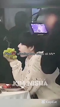IU eating grapes with Tae's 🐻 hand🥺#v #taehyung #bts - Jeon Jungkook (360p, h264)