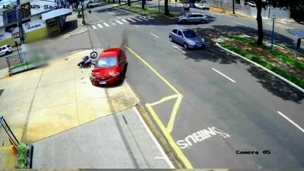 Briga de trânsito termina em acidente e deixa pai e filha feridos no Paraná