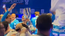 Inizia la festa nello spogliatoio del Napoli: azzurri scatenati con la coppa!