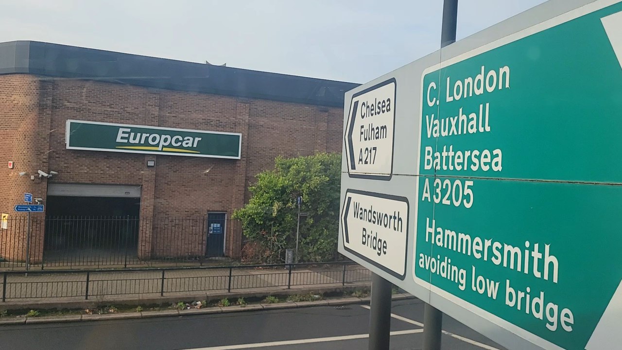 Another view from bus - 7 of 8 - Seventh of eight videos I shot while I was on the 44 bus to Abilio's (a Portuguese/Brazilian café and delicatessen in Battersea) earlier today.