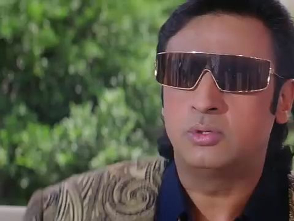 mujhe dhake de kar bahar nikalla