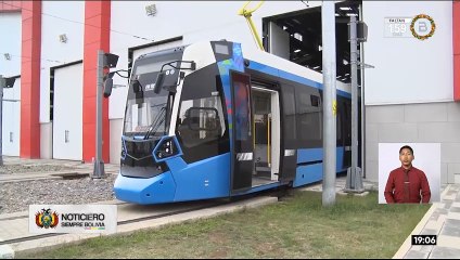 Bloqueadores lanzan piedras al Tren Metropolitano de Cochabamba; anuncian medidas legales