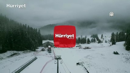 Yıldıztepe Kayak Merkezi'nde kar yağışı etkili oluyor