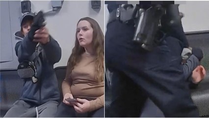 Taccheggiatore punta una pistola contro un agente di sicurezza: l'arma si inceppa