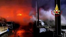 Notte di fuoco a Macchiareddu: maxi incendio in un impianto di recupero metalli