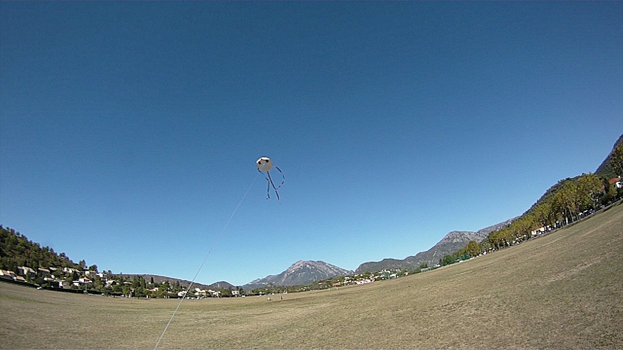 Test avec essai concluant d'un de nos cerfs-volants : La Pieuvre 24 Lucaplane