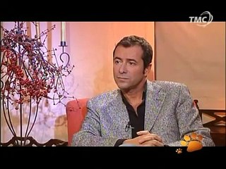 2004 – Johnny Hallyday : le 25 décembre, interview pour le Noël des animaux dans Des chiens pas comme les autres (TMC)