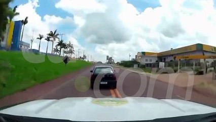 Vídeo mostra perseguição que terminou com dupla presa e maconha apreendida