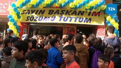 Sadettin Saran "Sözünü tut" dedi, İzmirli dönerci öğrencilere ücretsiz döner dağıttı!