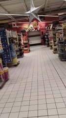 💖Carrefour est vide: Le dernier dimanche avant noel, cest pas normal, personne. On était dix maxi ! Vide !!💖💥ABONNES-TOI STP🙏💖 MERCI 🙏💖💥