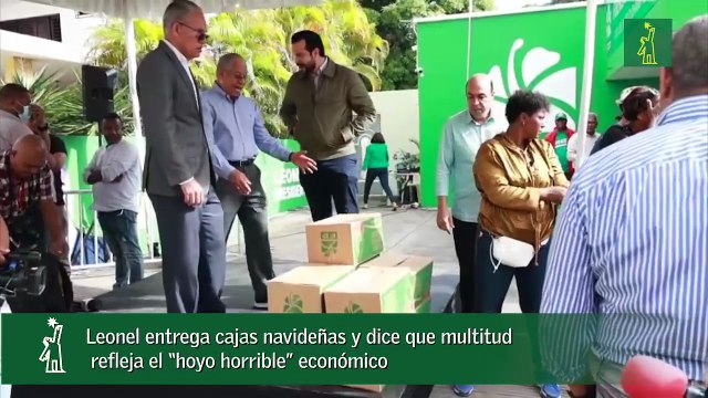Leonel entrega cajas navideñas y dice que multitud refleja el “hoyo horrible” económico