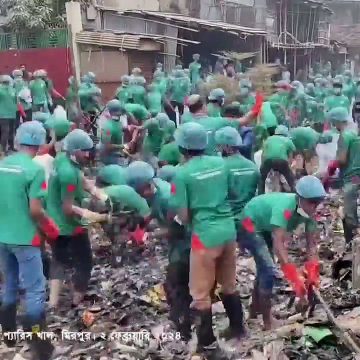 Nettoyage d'une riviere polluée au bangladesh