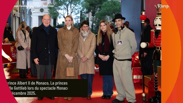 Charlene de Monaco laisse pousser ses cheveux et les laisse détachés pour une soirée féérique avec son mari Albert et sa belle-soeur Stéphanie