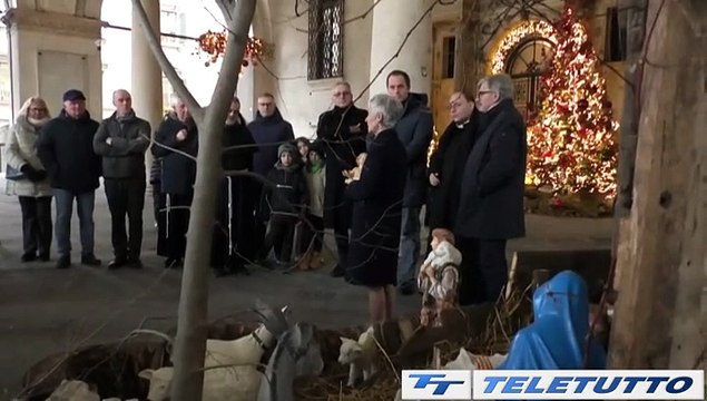 Video News - Il presepe della loggia ha il suo Gesù bambino