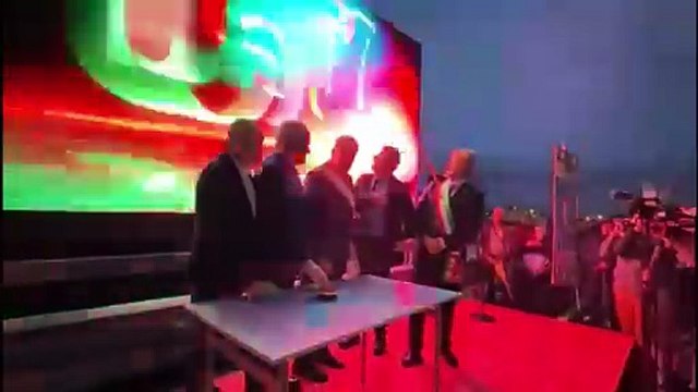 Apre il maxi ponte sul Serchio: le immagini fra luci e colori