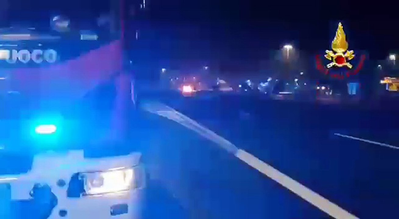 Incidente sull?A1, esplode cisterna Gpl: l'intervento dei vigili del fuoco