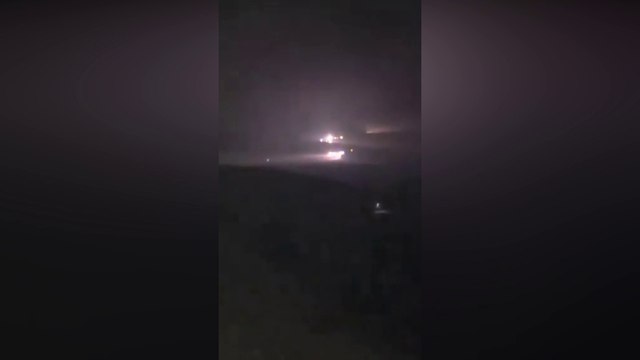 Libia, morto capo di stato maggiore in incidente aereo: le immagini dei rottami