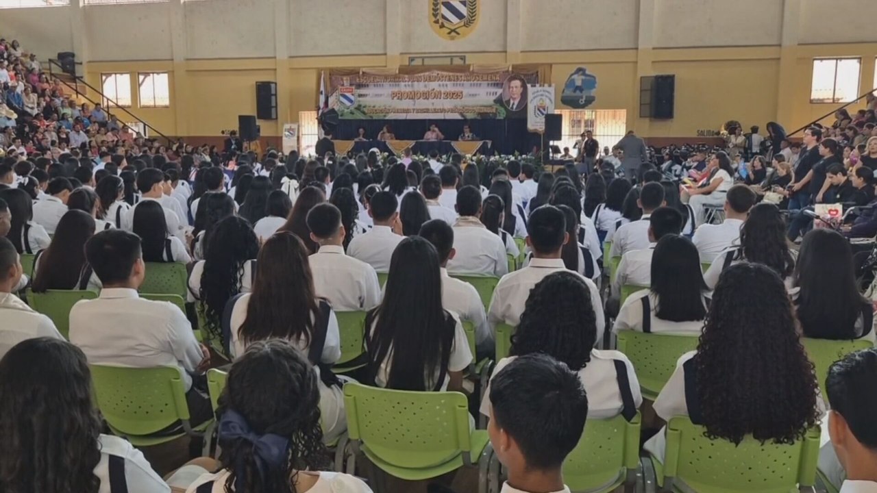 286 nuevos maestros egresan de la Escuela Normal de Santiago