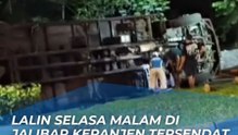 TRUK TERGULING DI JALIBAR KEPANJEN, ARUS LALU LINTAS SEMPAT TERSENDAT