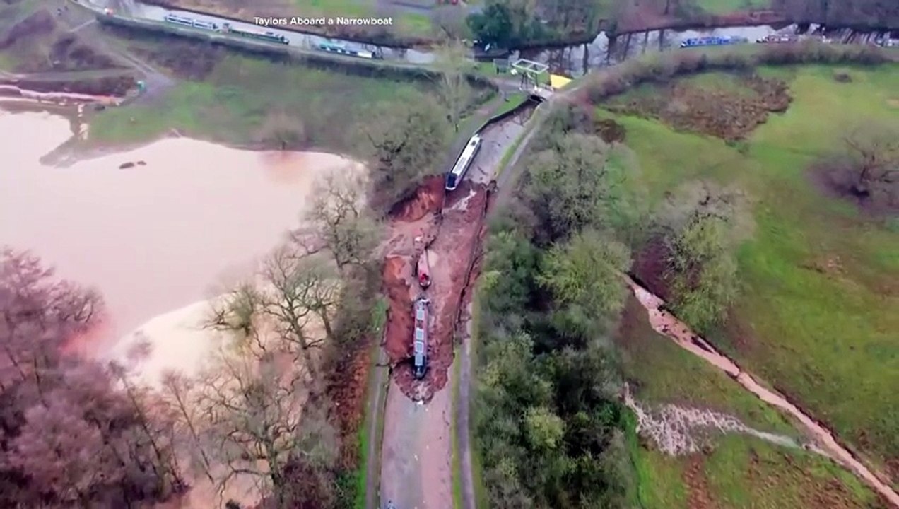 Video: Riesiges Loch verschlingt Boote in Shropshire, Großbritannien