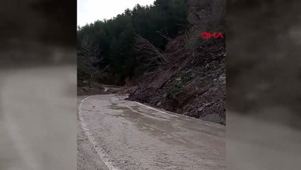 Cide-İnebolu kara yolu, heyelan nedeniyle ulaşıma kapatıldı