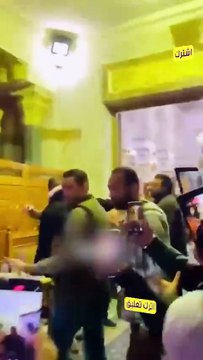 أحمد الفيشاوي يثير الجدل في عزاء والدته سمية الألفي