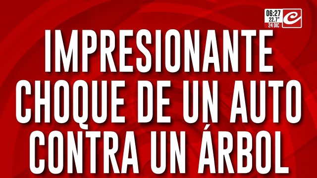 Impresionante choque de un auto contra un árbol: hay varios heridos