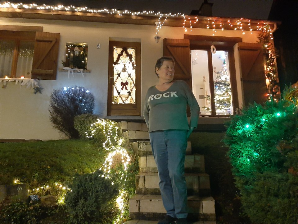 Viviane décore chaque année sa maison et son jardin pour Noël