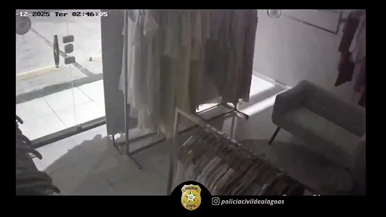 Dupla suspeita de diversos crimes danifica viatura policial durante tentativa de fuga