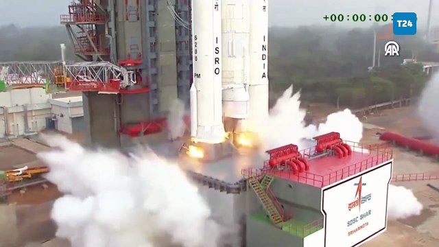 Hindistan, ABD'ye ait iletişim uydusunu başarıyla uzaya fırlattı