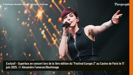 Jennifer Ayache raconte comment l'une de ses premières histoires d’amour... avec un membre des Superbus : une relation qui a duré sept ans