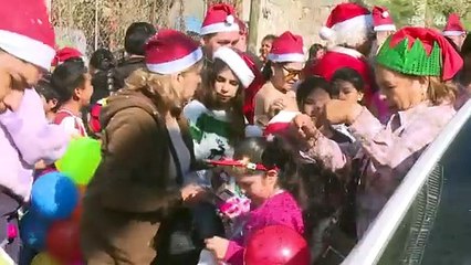 Entregan juguetes, ropa y despensas a vecinos de La Martinica en Zapopan