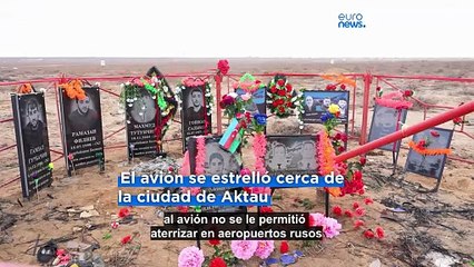 La ciudad kazaja de Aktau recuerda el accidente de Azerbaiyán Airlines un año después