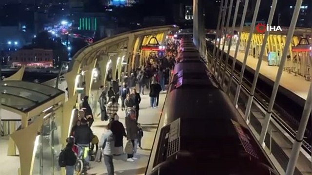 İstanbul’da metro arızası: Seferler aksadı, duraklarda yoğunluk oluştu
