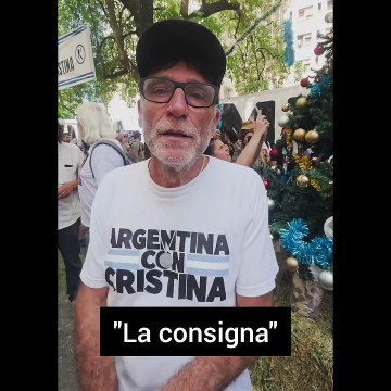 El Padre Paco dando este mensaje en la puerta del Sanatorio Otamendi.