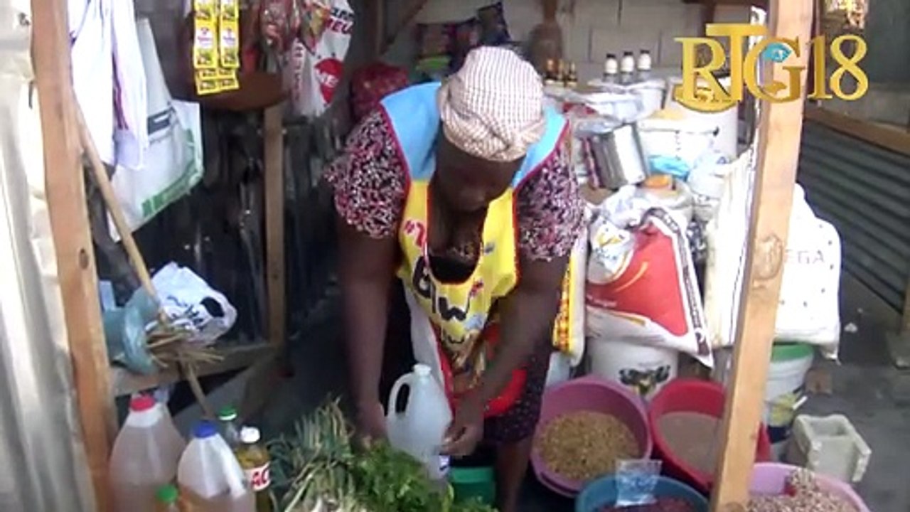 Ti machann yo nan Mache Dumonay kritike otorite konsène yo ki pa pote okenn asistans finansyè ak yo.