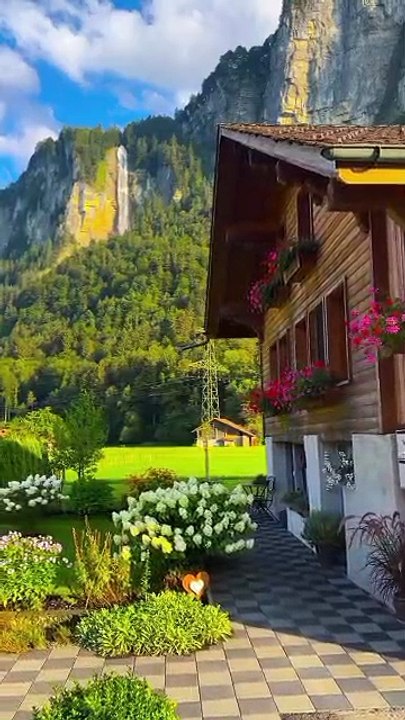 VID-2025121Beautiful house 🏡🏡🏠