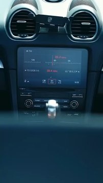 At the end as soon as she opened her eyes she became a country surrogate abandoned by the Su family and was also packed and given to the notorious living King of Hell in Haicheng Huo Ye who tamed this unbridled wild horse step by step and let him wi