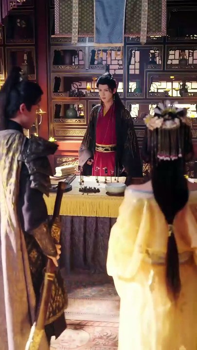 5 I time-traveled with my phone, lying in the emperor's lap watching short dramas