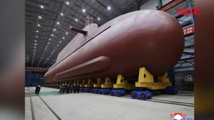 Corea del Nord, le immagini del nuovo sottomarino nucleare in costruzione