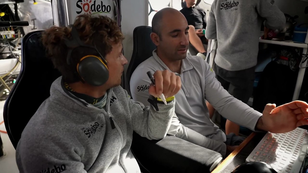 Sodebovoile 2025 - TROPHÉE JULES VERNE - J8 : La vie à bord de Sodebo Ultim 3 !