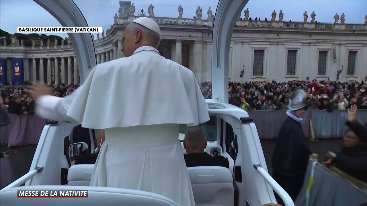 Après la messe de la Nativité, le pape Léon XIV fait le tour des fidèles sur la Place Saint-Pierre
