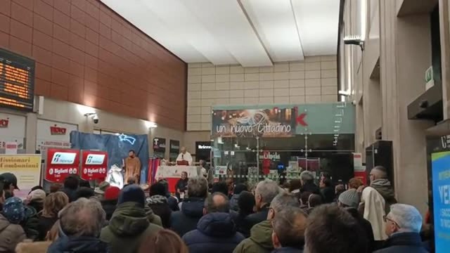 Padova, decine di persone per la Messa della notte di Natale in stazione